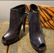 Donna Karan shoes size 5 heals booties Cut out leather