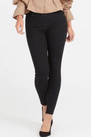 NEW Spanx Pull On Skinny Jeans M Clean Black Wash