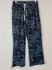 Amaryllis Women’s Casual Camo Crop Print  Pants Teal Size Small NWOT