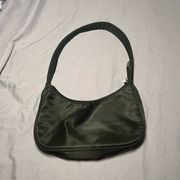 black shoulder bag