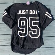 Nike [] small ‘just do it’ black baseball tee