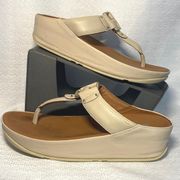 FitFlop beige Wobbleboard Flip Flops Buckle women sz 8