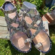 👡Cabi Athena Sandal - Grey and Black Snake Pattern Size 7M