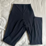 lululemon leggings size 2 high waist in black. great condition and soft material