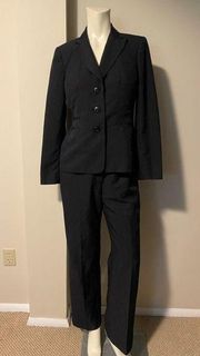 EUC LeSuit Black and Blue Pinstripe 2 Piece Matching Suit size 4