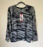 NWT Camouflage Top VERY SOFT size Medium