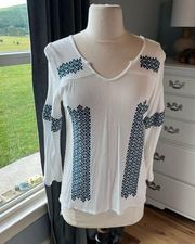 Solitaire White Gauzy Flowy Embroidered Top Womens Medium