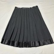 Saks Fifth Avenue Grey Pleated Size 6 Skirt Beaded 97% Virgin Wool - Has Damage