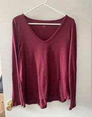 American Eagle  maroon v-neck