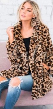 🌟New listing🌟 Leopard Faux Fur Coat