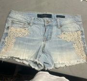 3/$25 ⭐️ 
Jessica Simpson denim shorts women’s 25 w lace appliqué detail