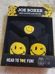 Joe Boxer Women's Smiley Face Slipper & Hat Gift Set Black Size 6/7