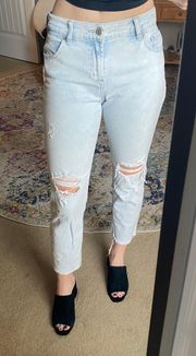 Ankle Ripped Light Wash Jeans 