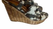 NEW DIRECTION Olive &  White Strappy  Wedge  Heel Sandals Size 8M