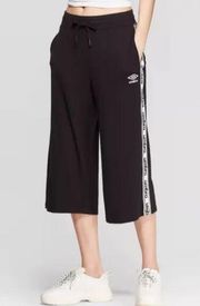 NWT Umbro Capri Cropped  Pants Womens Small Black Logo Stripes Athleisure