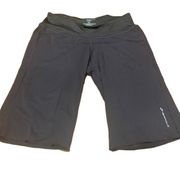 BROOKS - size small bottoms good condition, Bermuda style