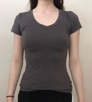 gray tee shirt