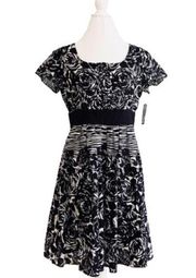 Gabby Skye Dress Black White Floral Cotton Fit & Flare Front Pockets Size 12