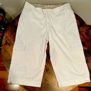 Lee | ladies One True Fit white cropped pants. Size: 14 Medium.