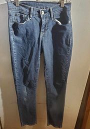 DENIZON jeans size 6, medium waist 28 inches inseam 30 inches two front pockets