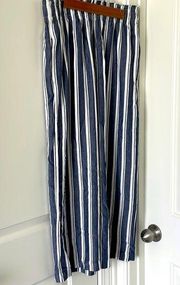 C & C California wide leg navy/white strip pant in womens medium.