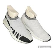 DKNY Womens Rini White Black Slip On Shoes Sneakers NEW Size : 6