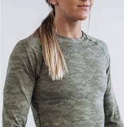 Women’s Long Sleeve green Camo Seamless Top size small