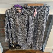 Victorias Secret Black, White, Pink Animal Print Pajamas size Large