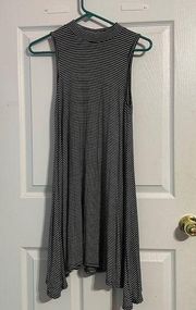 Striped mid-length like new dress great to pair with anything smoke free home