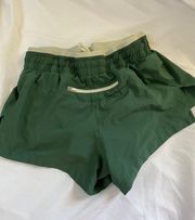 Breathe Mid-Rise Run Short In Forest Green 2.5"