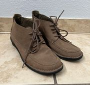Clark’s Lace Up Suede Boots 7.5