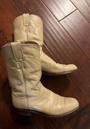 Woman Size 7  Boots