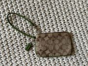 Wristlet