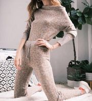 Heartloom Revolve  NWT Iris Knit Sweater Jogger Leopard Print. (Part Of Set) S/M