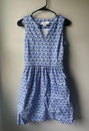 blue & white sleeveless midi dress with vneck & zipper size 0