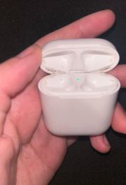 Apple AirPods Charging Case