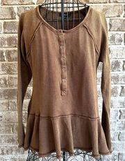 Very J  Henley Waffle Knit Top Medium Brown Raglan Sleeves Snaps Tiered …