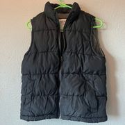 Black Old Navy Puffer Vest