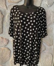 Chico’s Black & White Polka Dot Short Sleeve T-Shirt- Size 3P (U.S Size XLP)