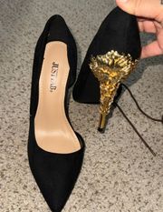 Black Pumps