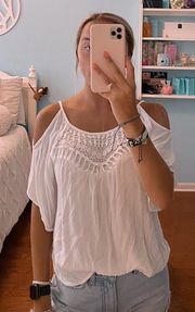 ‘eyeshadow’ white cold shoulder top