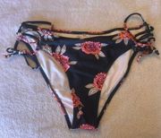 Women’s new without tags, size large, Cupshe bathing suit bottoms.