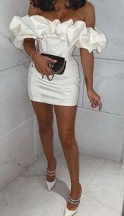 House of CB 'Selena' Ivory Satin Ruffle Strapless white Dress size S NWOT
