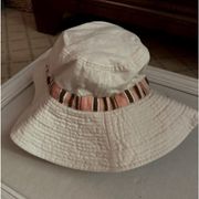 Cream bucket hat with pink/brown striped ribbon