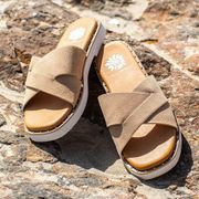 NWOB Yellow Box Hemes Sandals Slides Sand 7.5