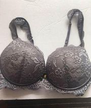 Daisy Fuentes bra size 38C