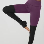 Alo Yoga ALO Airbrush High-Waist Highlight Goddess Leggings in Olive and Gray Size Medium