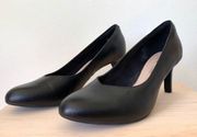 soft cushion round toe Black pumps 