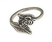 Size 6 Antiqued Rose Ring Silver NWOT