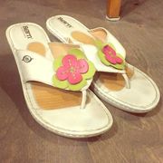 Great condition born sandals!!👡👡